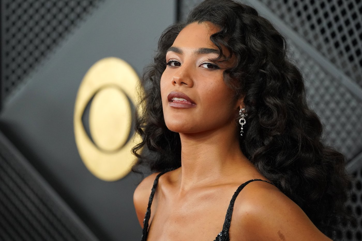 Olivia Dean wins best new artist at the 2026 Grammy Awards | iNFOnews.ca