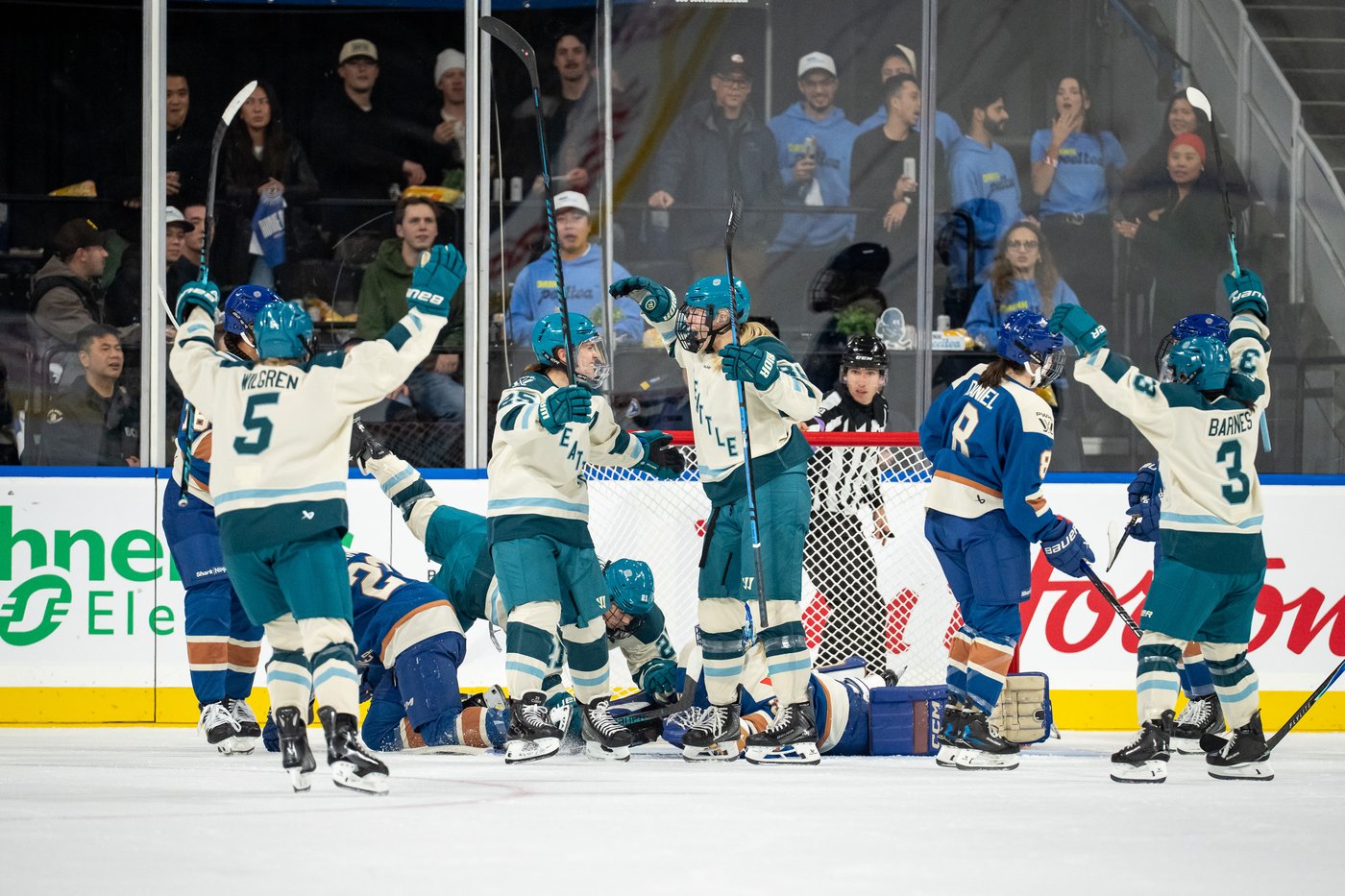 Vancouver Goldeneyes begin inaugural season with 4-3 OT win over Seattle Torrent | iNFOnews.ca