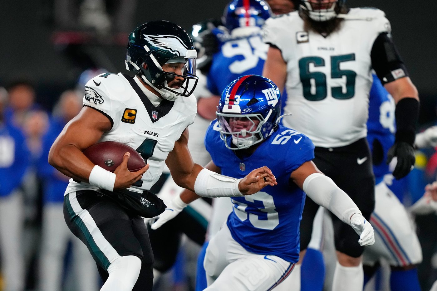 Jalen Hurts throws an interception among mistakes that lead to the Eagles' 2nd consecutive loss | iNFOnews.ca Jalen Hurts throws an interception among mistakes that lead to the Eagles' 2nd consecutive loss | iNFOnews.ca