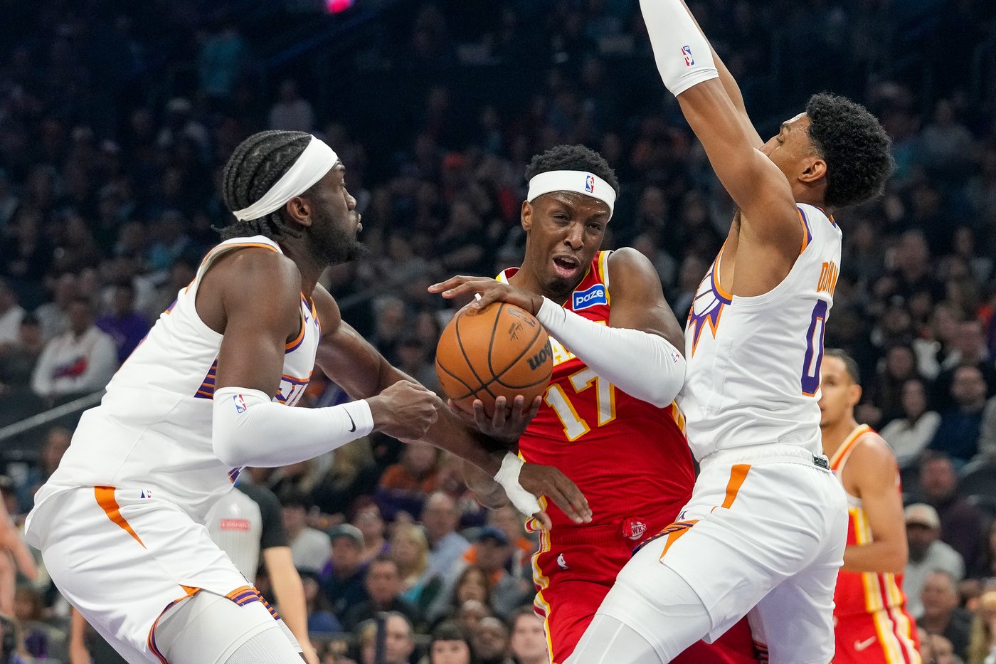 Hawks rally from 22 down in 4th quarter, beat Suns 124-122 for 5th straight win | iNFOnews.ca Hawks rally from 22 down in 4th quarter, beat Suns 124-122 for 5th straight win | iNFOnews.ca