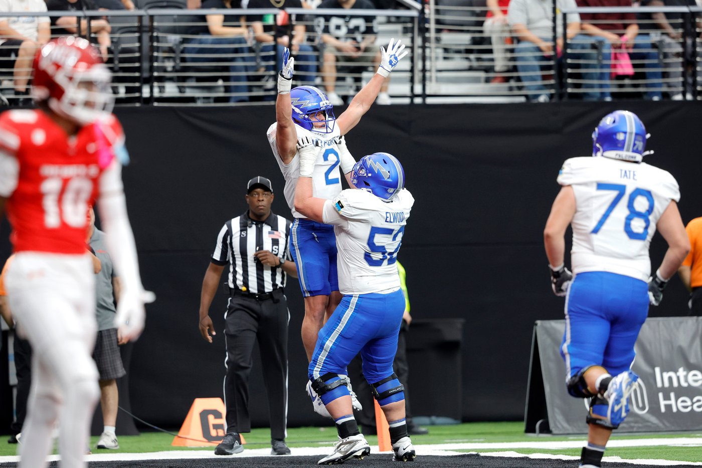 Colandrea scores on 19-yard TD run with 36 seconds left, lifts undefeated UNLV past Air Force 51-48 | iNFOnews.ca