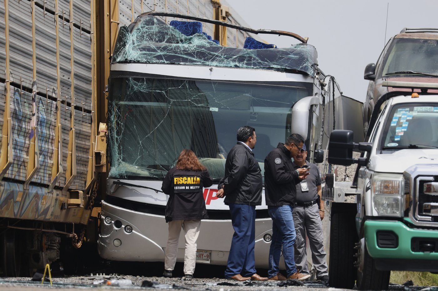 Workers' daily commute to Mexico City ends in tragedy in fatal train-bus collision | iNFOnews.ca Workers' daily commute to Mexico City ends in tragedy in fatal train-bus collision | iNFOnews.ca