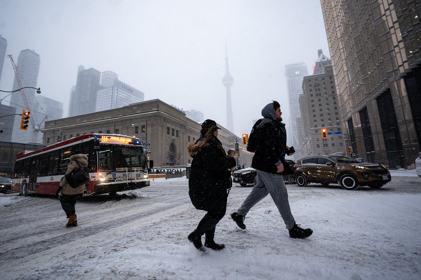 Heavy snow in southern Ontario and Quebec shutters schools, snarls commutes | iNFOnews.ca Heavy snow in southern Ontario and Quebec shutters schools, snarls commutes | iNFOnews.ca