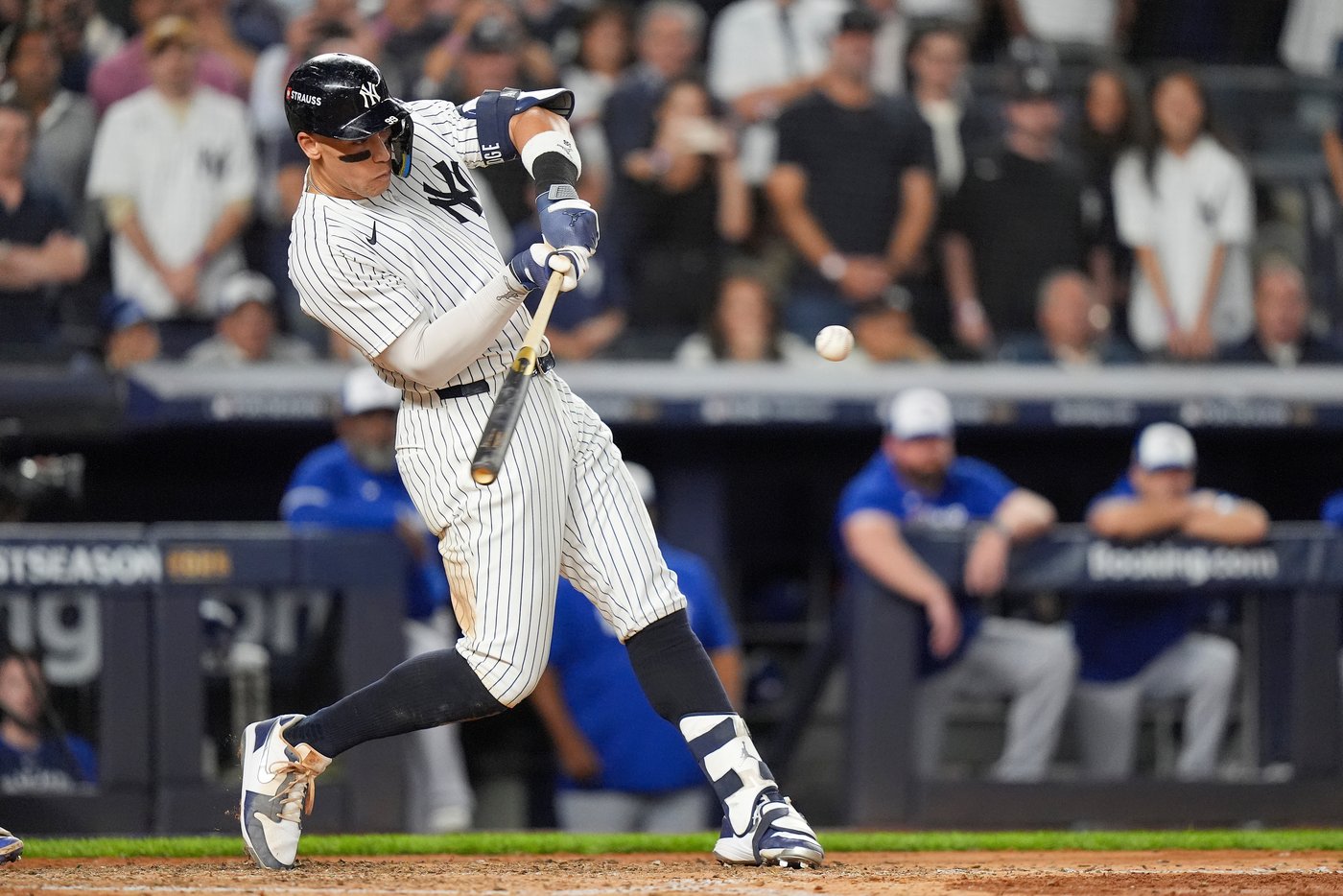 Captain clutch: Aaron Judge does it all and rescues Yankees with `amazing swing' against Blue Jays | iNFOnews.ca