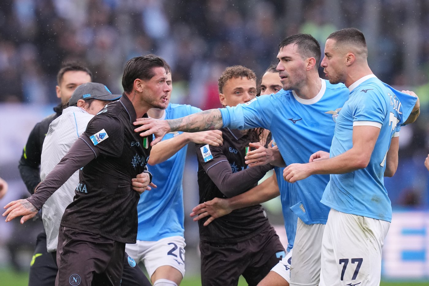 Napoli triumphs over Lazio but match ends in chaos with three red cards. Inter top of Serie A | iNFOnews.ca