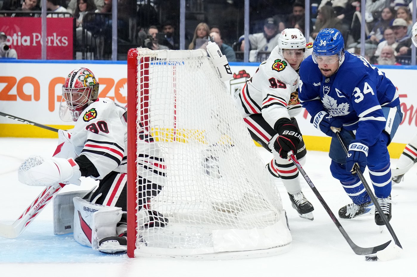 Matthews and Joshua score eight seconds apart to help Leafs rally past Blackhawks 3-2 | iNFOnews.ca