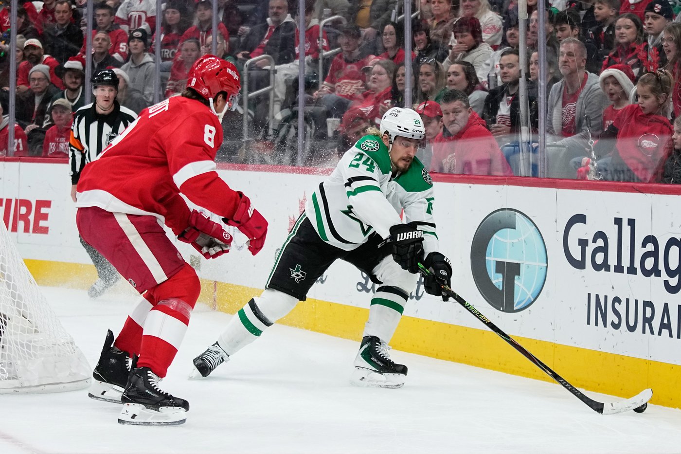 Larkin gets tying goal late in 3rd and winner in OT as Red Wings beat Stars 4-3 for 3rd straight win | iNFOnews.ca Larkin gets tying goal late in 3rd and winner in OT as Red Wings beat Stars 4-3 for 3rd straight win | iNFOnews.ca