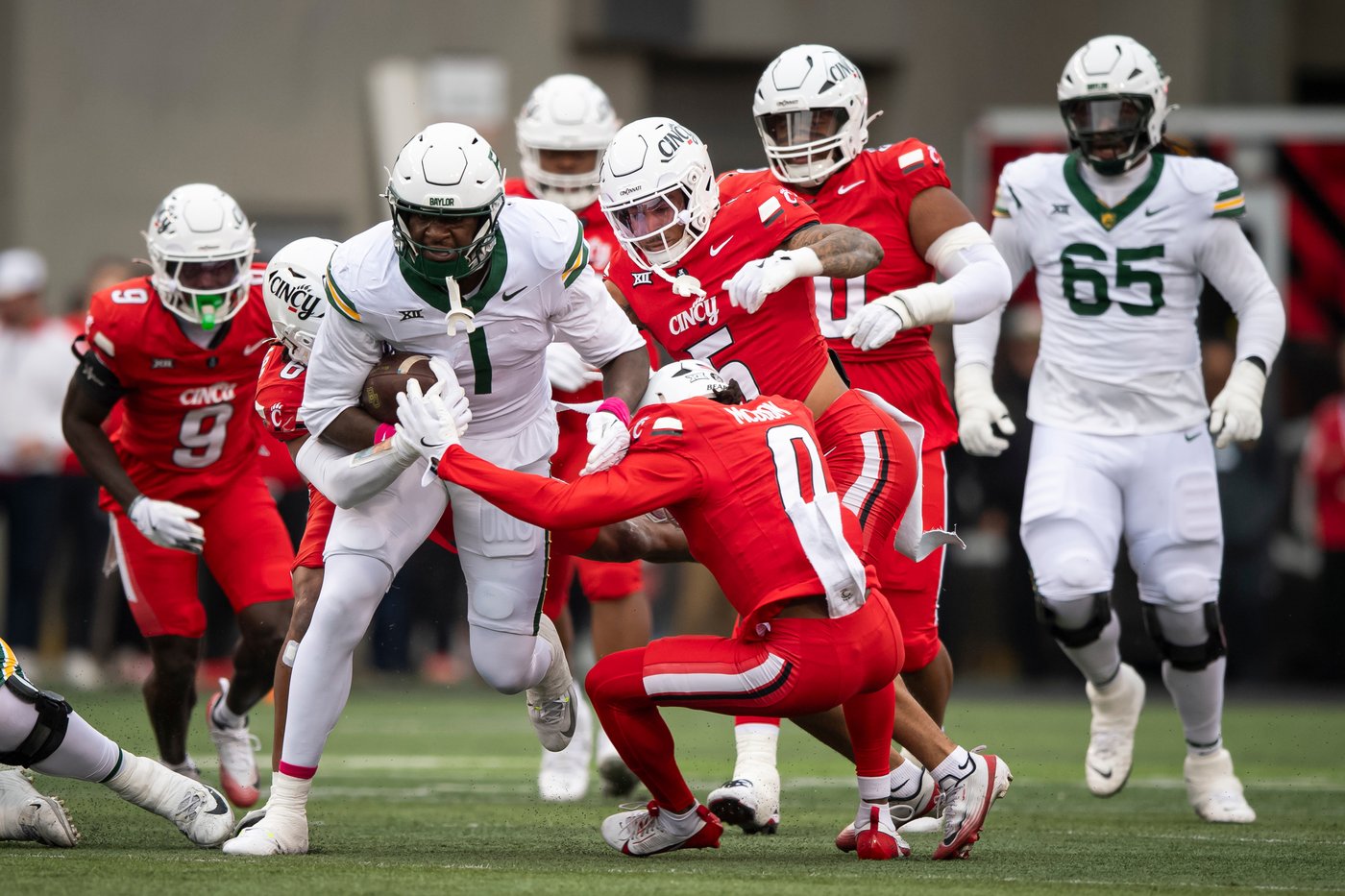 Sorsby throws 2 TD passes, runs for a score in No. 21 Cincinnati's 41-20 win over Baylor | iNFOnews.ca Sorsby throws 2 TD passes, runs for a score in No. 21 Cincinnati's 41-20 win over Baylor | iNFOnews.ca