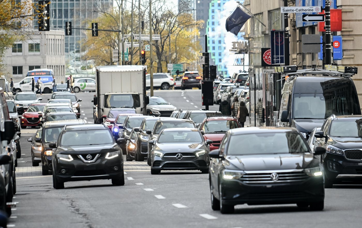 Quebec government lifts planned 2035 ban on gas-powered vehicle sales | iNFOnews.ca