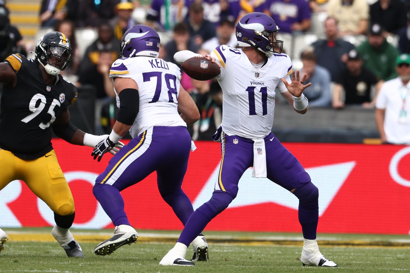 Offensive line injuries have the Vikings struggling to protect the passers and enact their plan | iNFOnews.ca