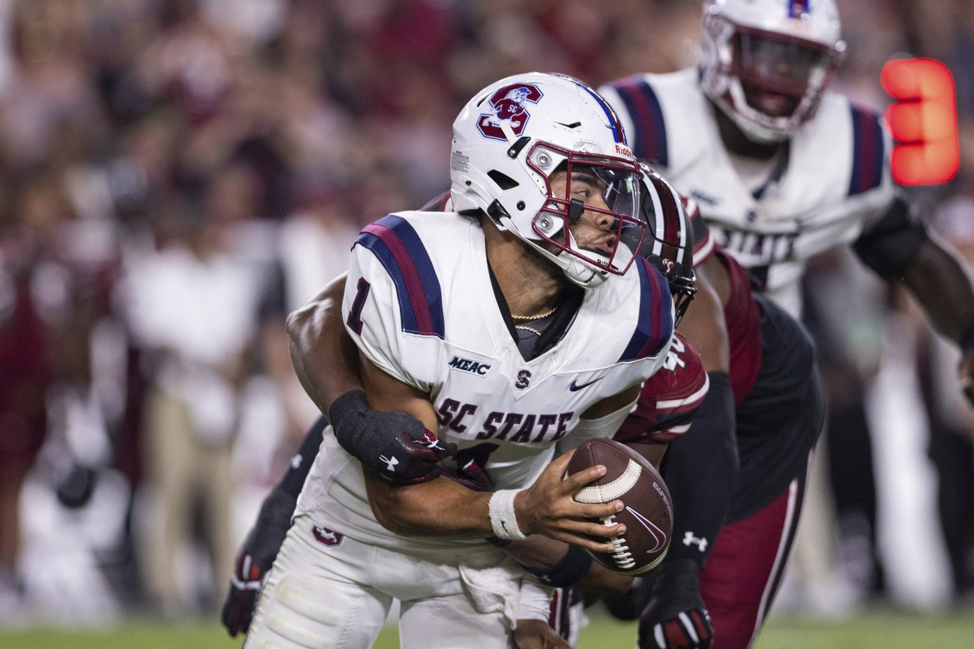 Vicari Swain returns 2 punts for TDs in No. 10 South Carolina's 38-10 win | iNFOnews.ca