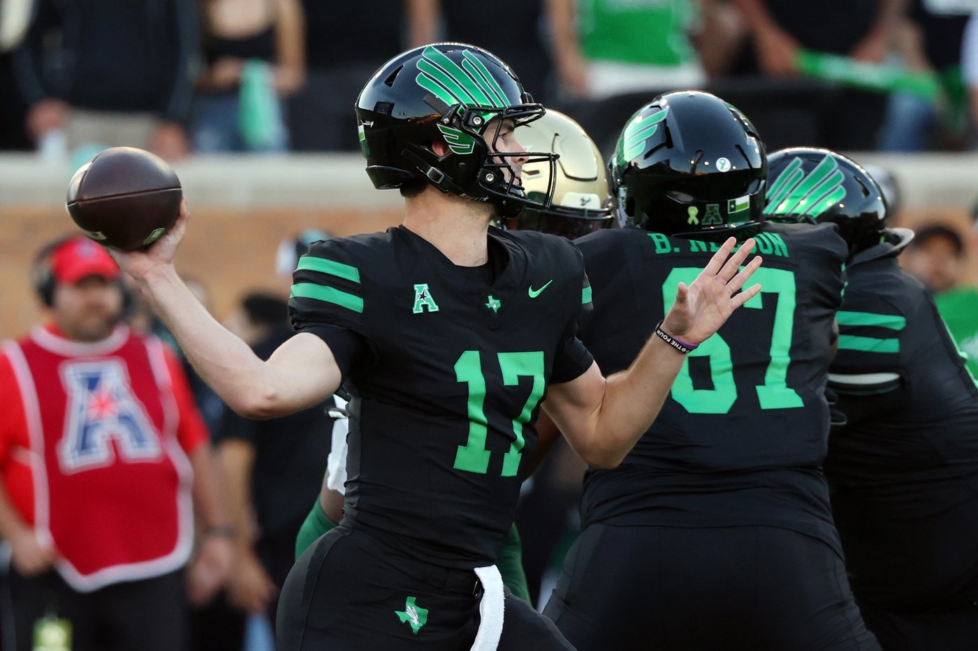 North Texas and Tulane meet for American Conference title and CFP spot after a quarterback shuffle | iNFOnews.ca