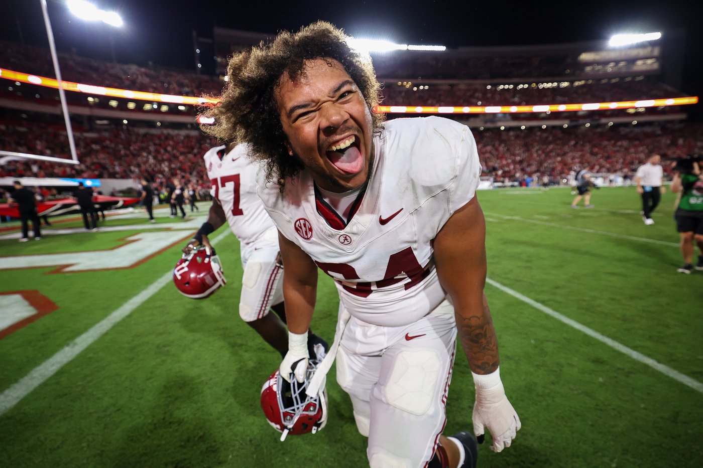 The Latest: AP Top 25 college football rankings see Oregon jump to No. 2 as top five shuffles | iNFOnews.ca