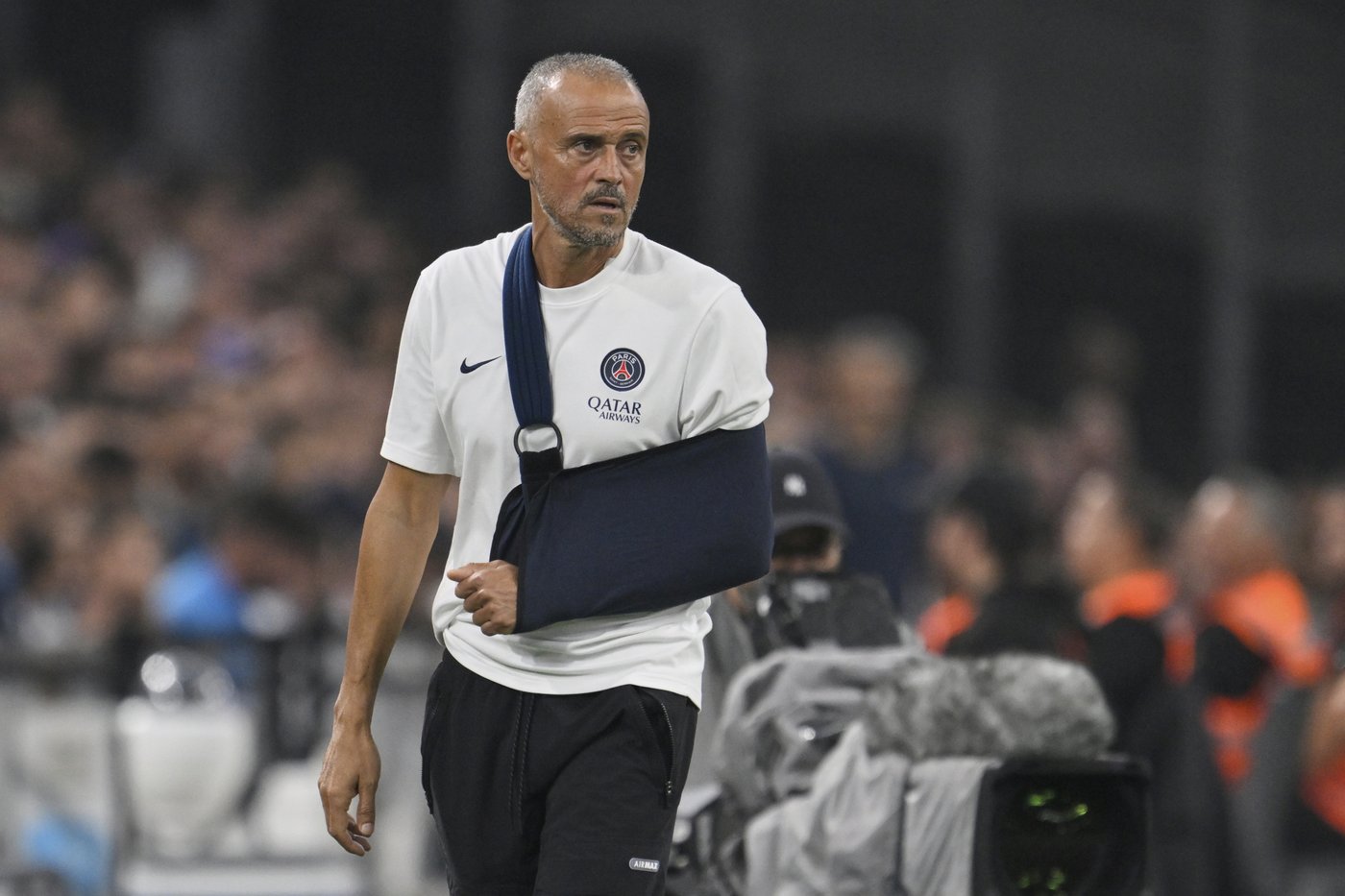 Marseille beats PSG to end champion's winning start to Ligue 1 | iNFOnews.ca