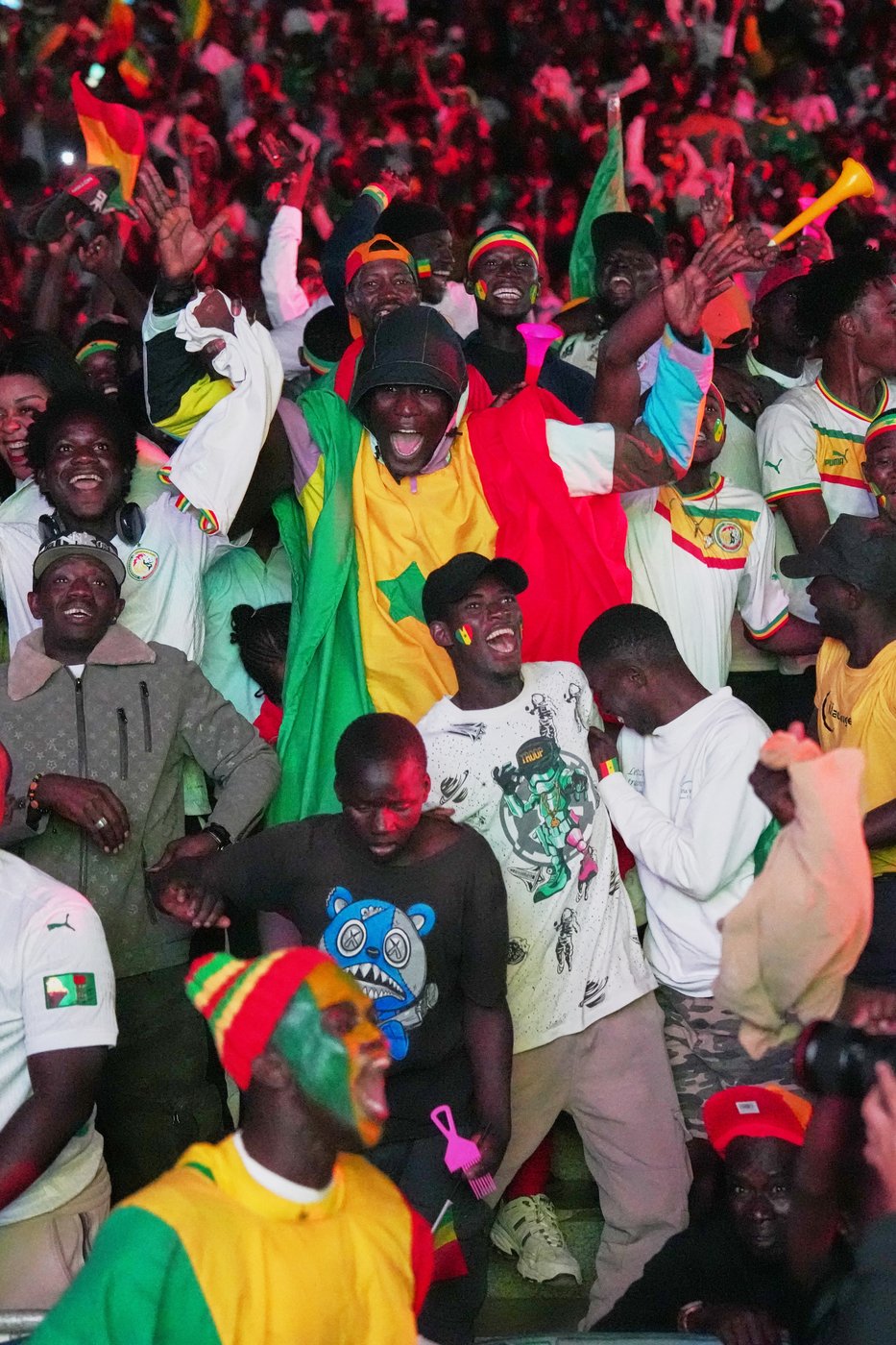 See the world in vertical: Top photos by AP photojournalists | iNFOnews.ca