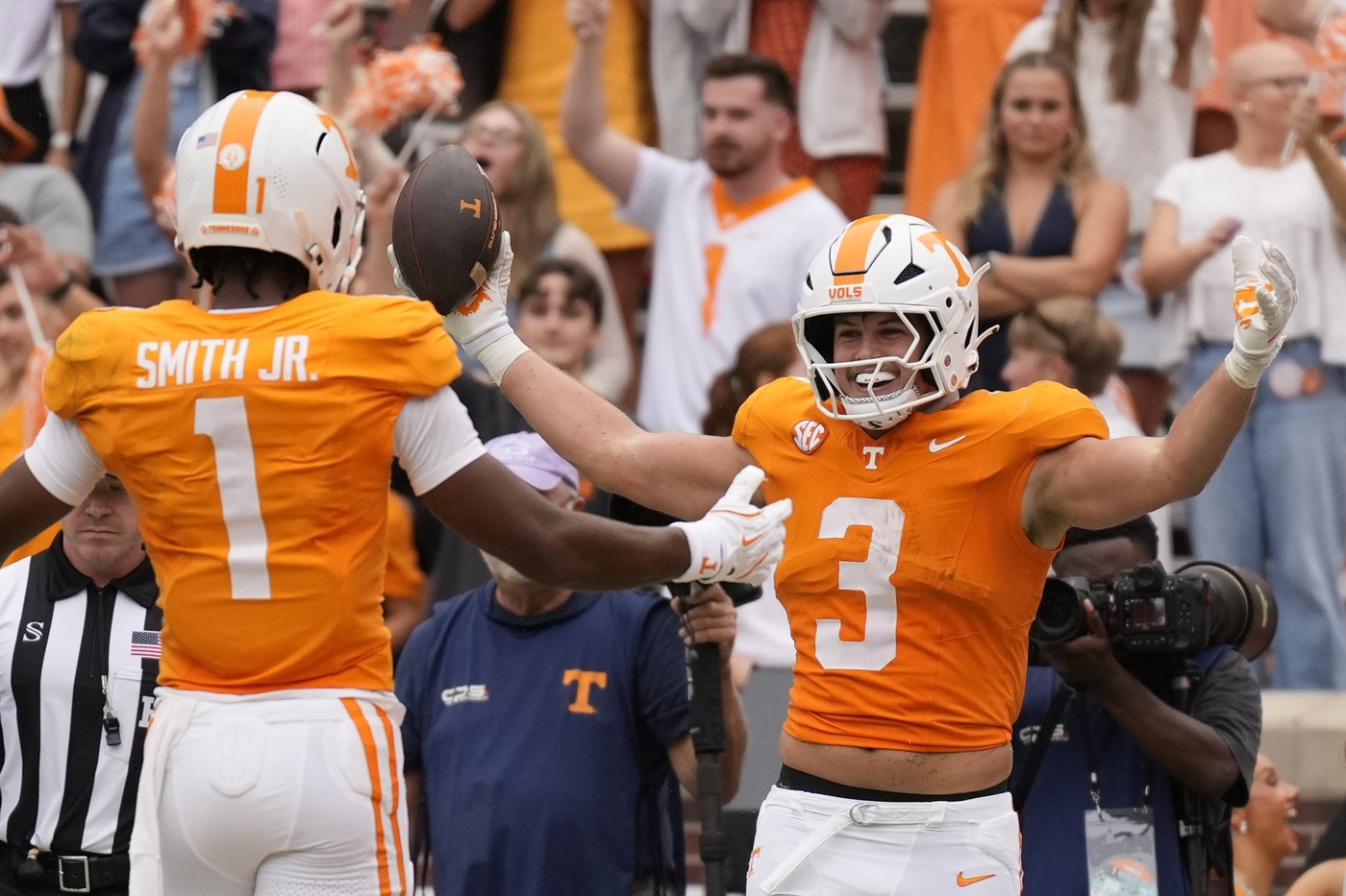 Aguilar throws for 288 yards, 2 TDs to lead No. 22 Tennessee past East Tennessee, 72-17 | iNFOnews.ca Aguilar throws for 288 yards, 2 TDs to lead No. 22 Tennessee past East Tennessee, 72-17 | iNFOnews.ca
