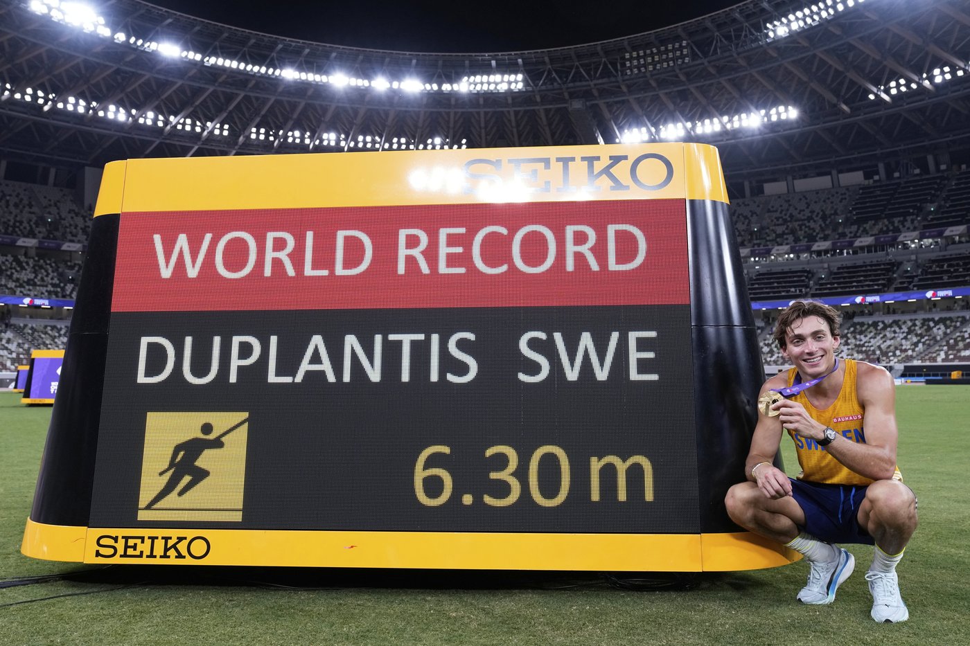 Higher and higher! The man called Mondo breaks pole vault world record for the 14th time | iNFOnews.ca Higher and higher! The man called Mondo breaks pole vault world record for the 14th time | iNFOnews.ca