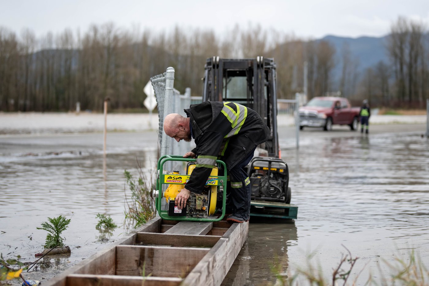 Fraser Valley flood cleanup begins, as latest blast of rain swells B.C. rivers | iNFOnews.ca Fraser Valley flood cleanup begins, as latest blast of rain swells B.C. rivers | iNFOnews.ca