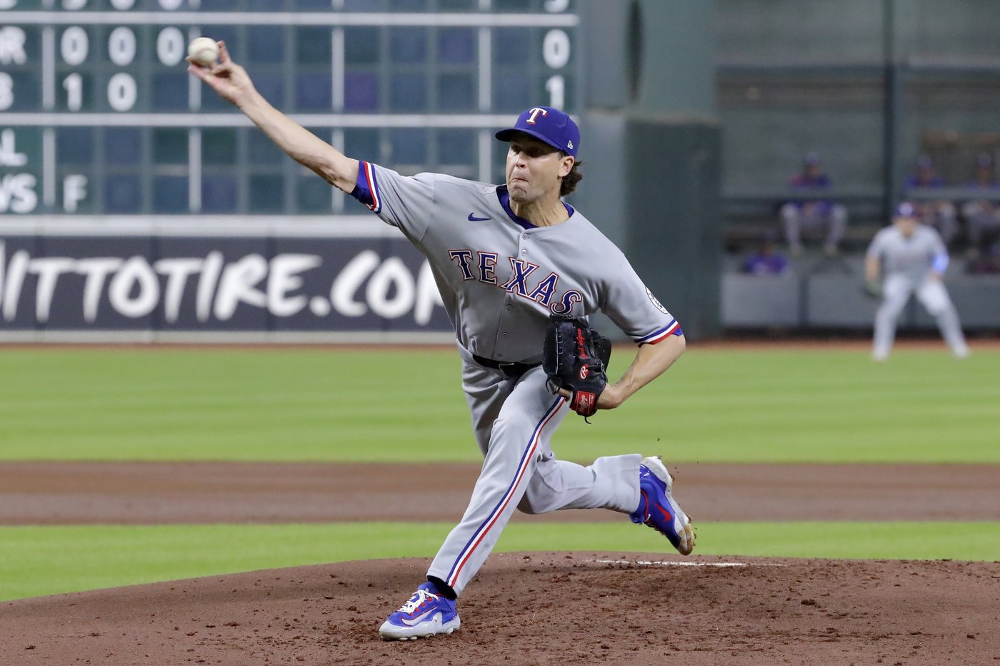 Altuve's homer lifts Astros to sweep Rangers, take AL West lead | iNFOnews.ca