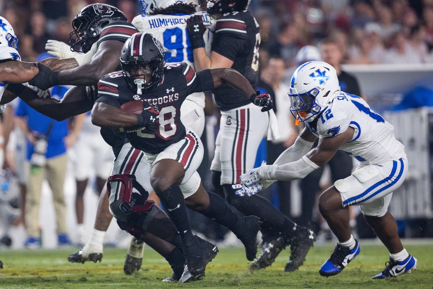 Defense guides South Carolina to 35-13 victory over Kentucky | iNFOnews.ca