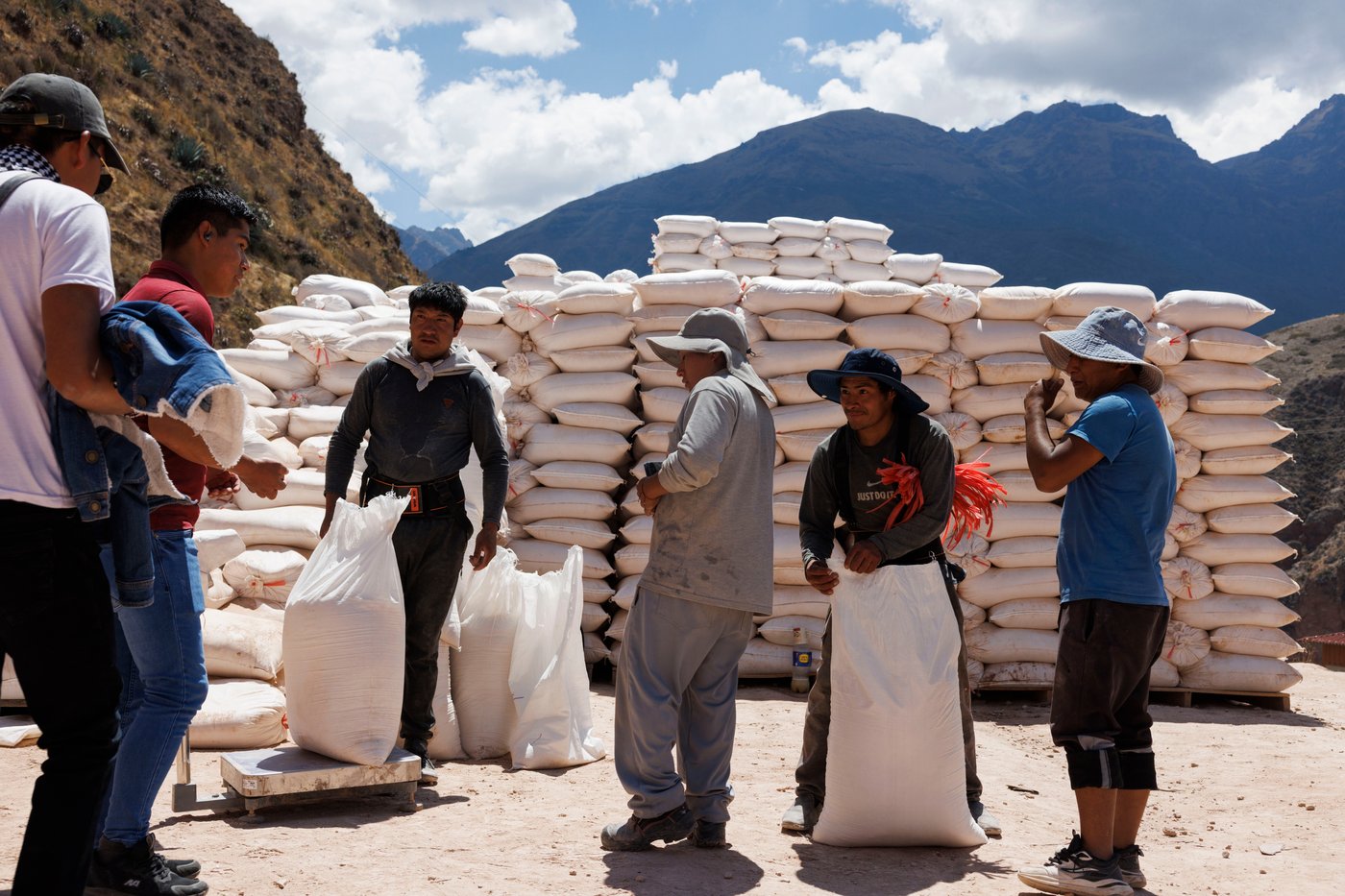 High in Peru’s Andes, villagers carry out centuries-old work of collecting salt, in photos | iNFOnews.ca High in Peru’s Andes, villagers carry out centuries-old work of collecting salt, in photos | iNFOnews.ca