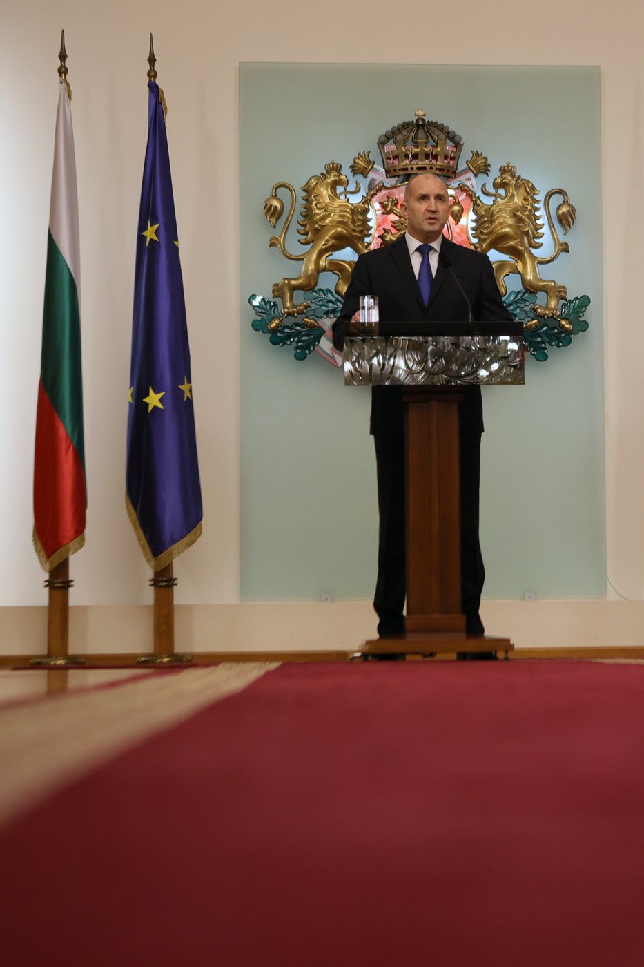Bulgaria’s left-leaning president Rumen Radev says he is stepping down | iNFOnews.ca