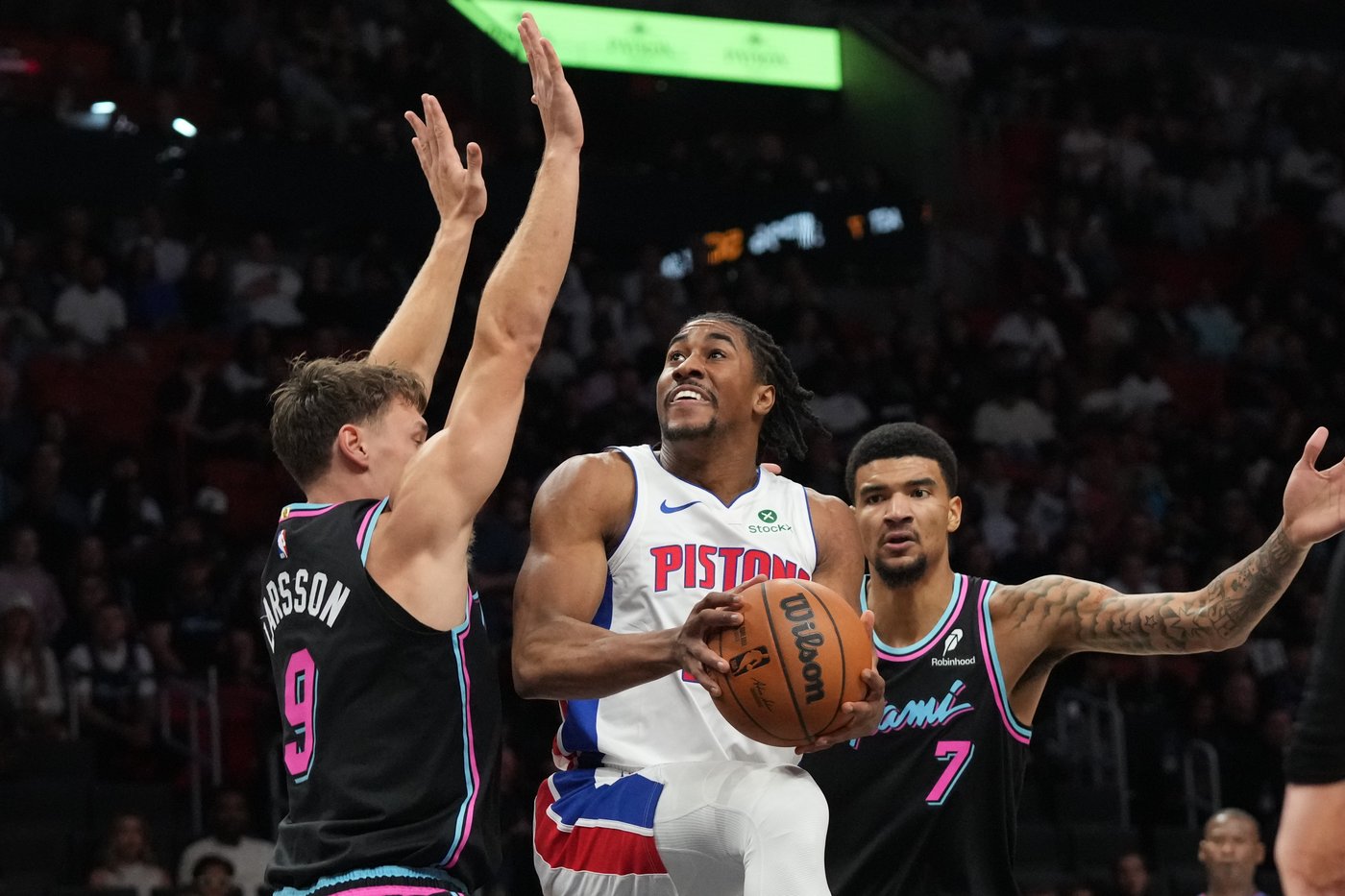 Duncan Robinson gets a win in return to Miami, as Pistons hold off Heat 138-135 | iNFOnews.ca