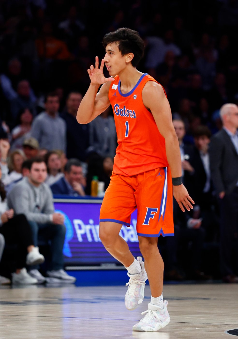 Ball scores 19 points as No. 5 UConn beats No. 18 Florida 77-73 in Jimmy V Classic | iNFOnews.ca Ball scores 19 points as No. 5 UConn beats No. 18 Florida 77-73 in Jimmy V Classic | iNFOnews.ca