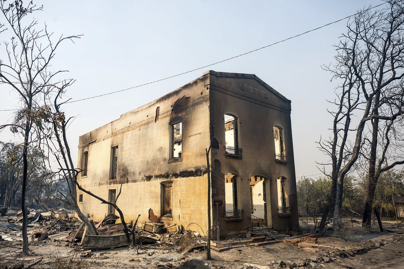 Wildfire devastates historic California gold mining town, homes burn in blaze caused by lightning | iNFOnews.ca Wildfire devastates historic California gold mining town, homes burn in blaze caused by lightning | iNFOnews.ca