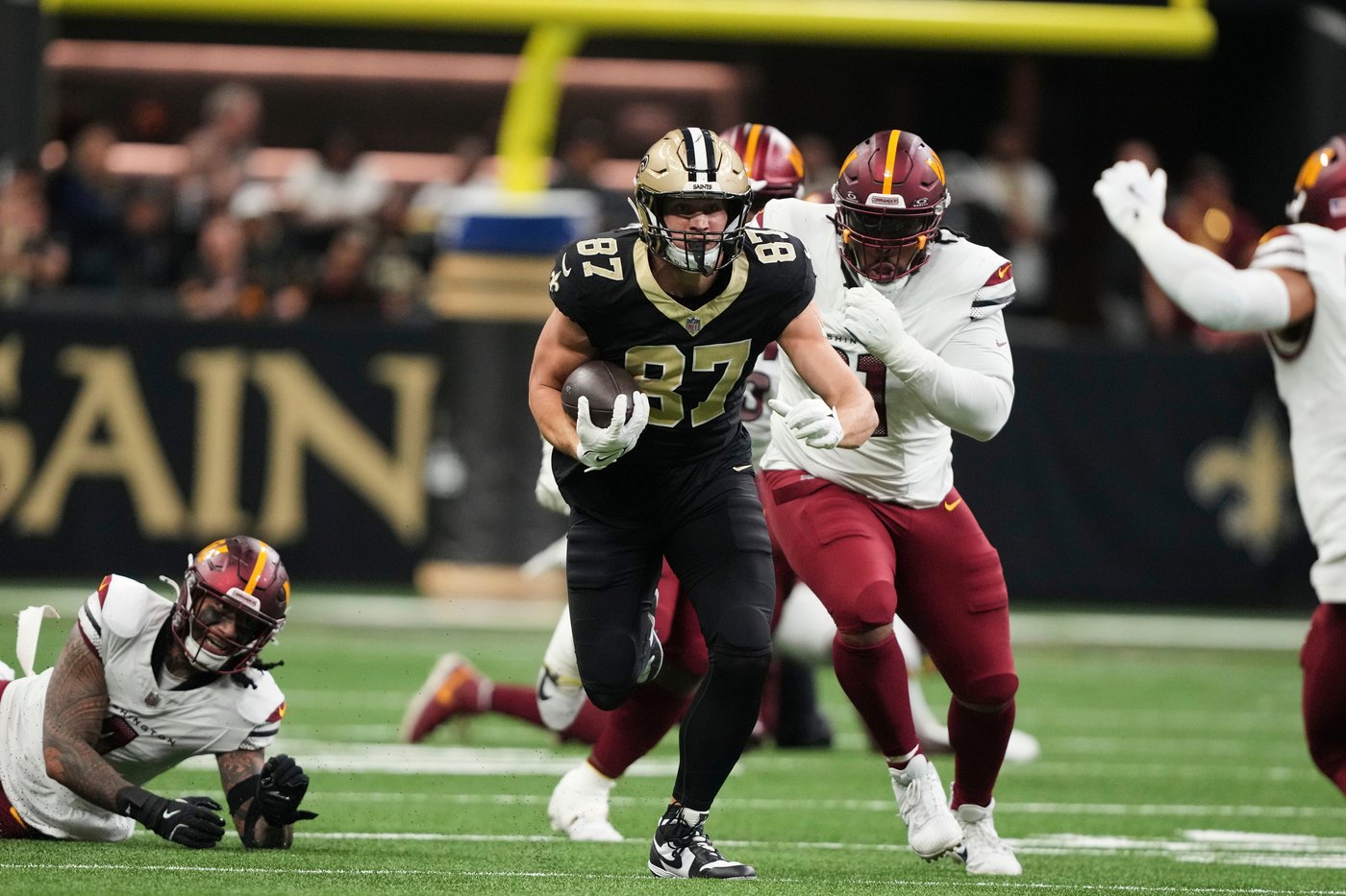 Saints' Taysom Hill and Foster Moreau in uniform against the New York Giants | iNFOnews.ca