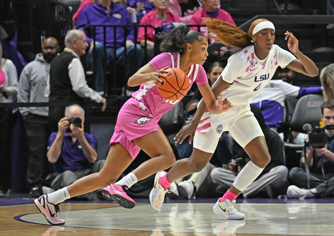 No. 6 LSU women pull away after slow start to beat Arkansas 92-70 | iNFOnews.ca