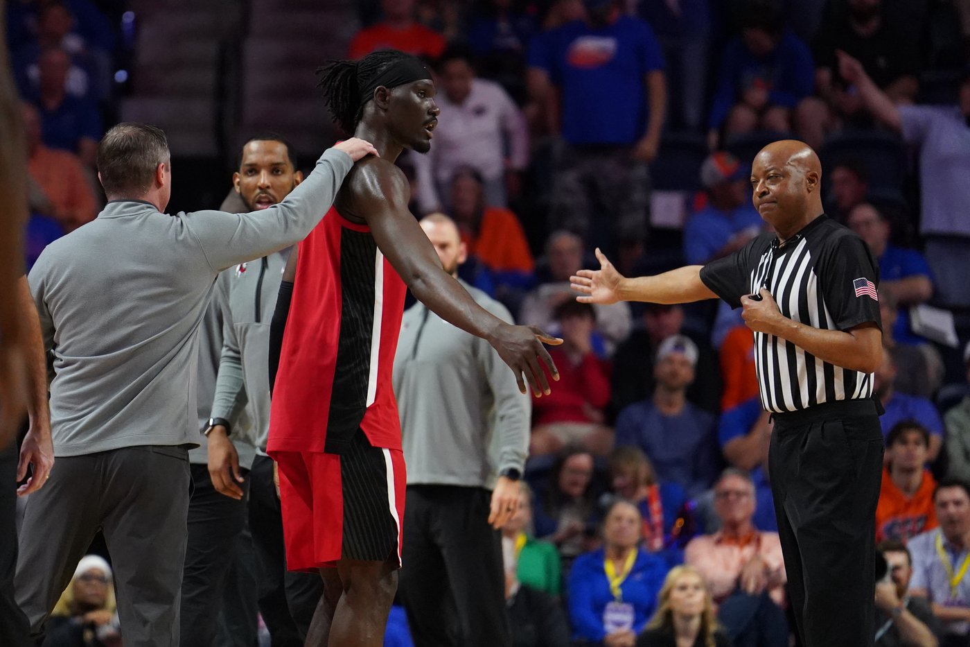 Newly unranked Florida pulls away from No. 18 Georgia late and wins 92-77 | iNFOnews.ca