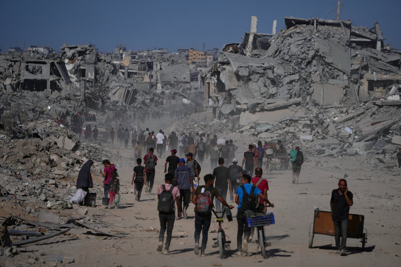 Photos show Gaza’s destruction as families return to what's left of their homes | iNFOnews.ca