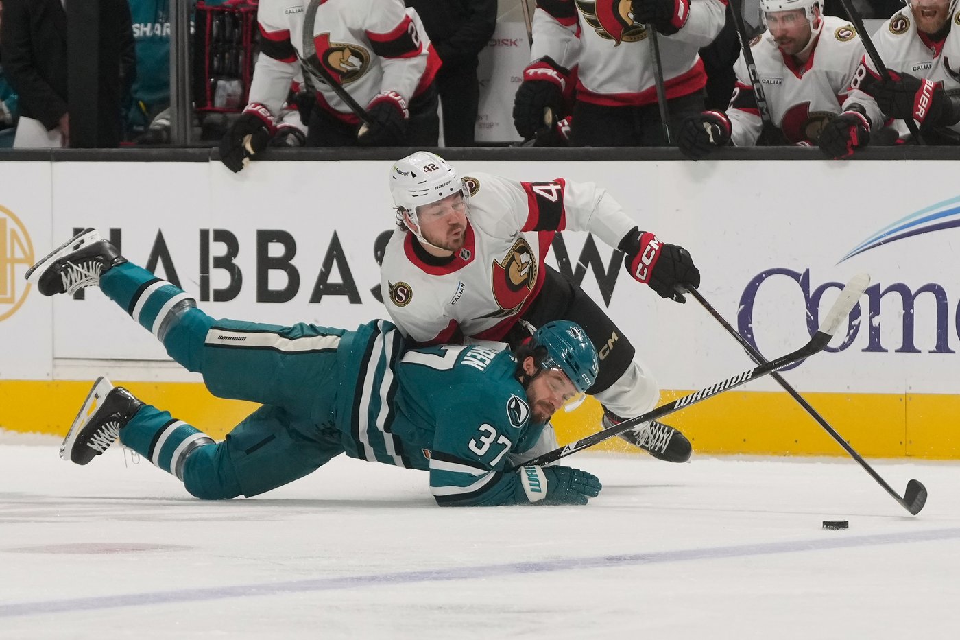 Tim Stutzle's goal in 3rd period lifts the Senators to a 3-2 victory over the Sharks | iNFOnews.ca