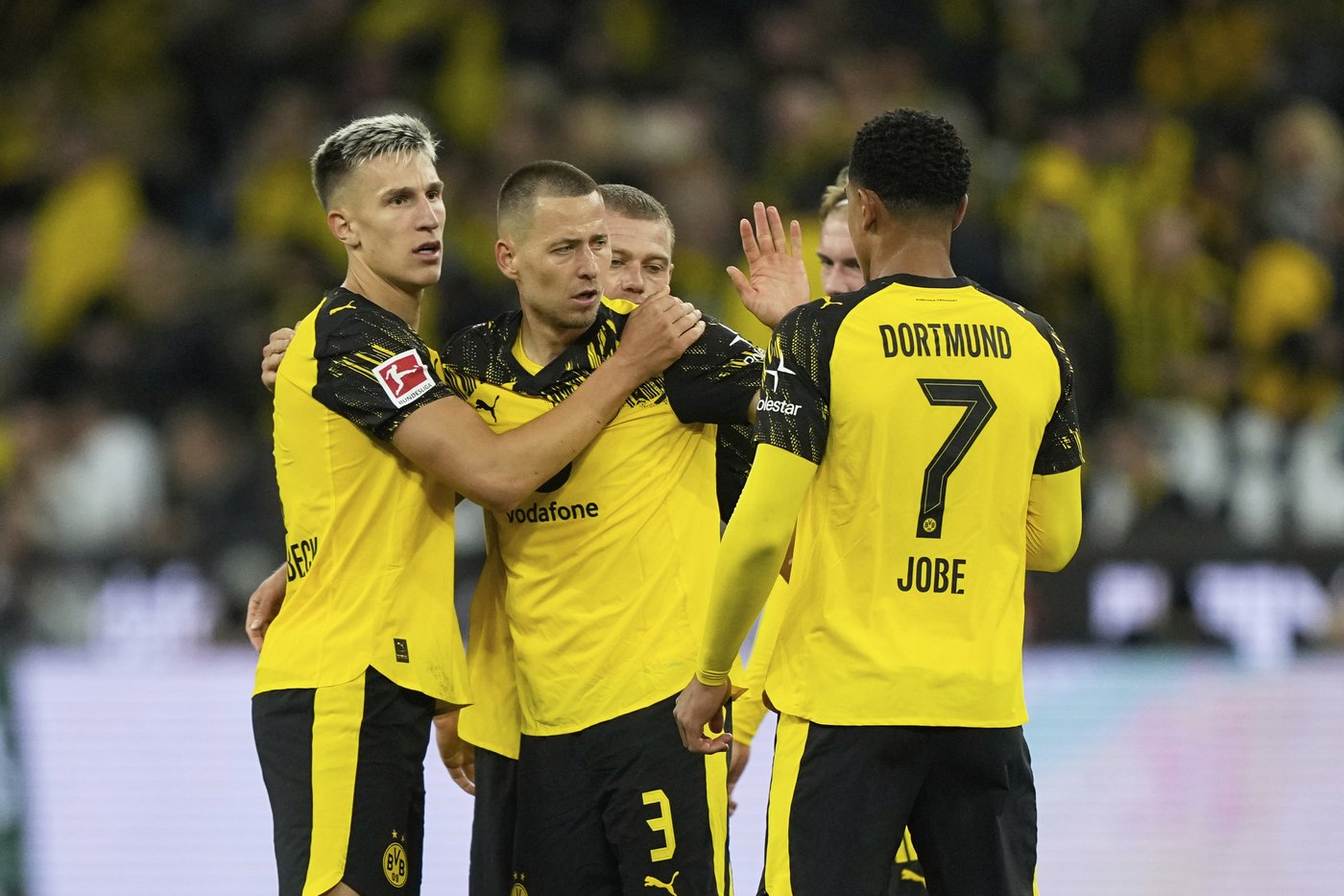 Burke hits Bundesliga hat trick as Union Berlin beats Eintracht Frankfurt 4-3, Dortmund wins | iNFOnews.ca