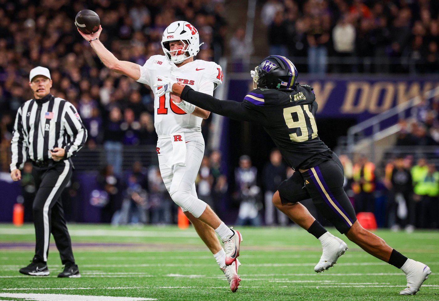 Demond Williams Jr. has career highs in passing and rushing to lead Washington over Rutgers 38-19 | iNFOnews.ca Demond Williams Jr. has career highs in passing and rushing to lead Washington over Rutgers 38-19 | iNFOnews.ca