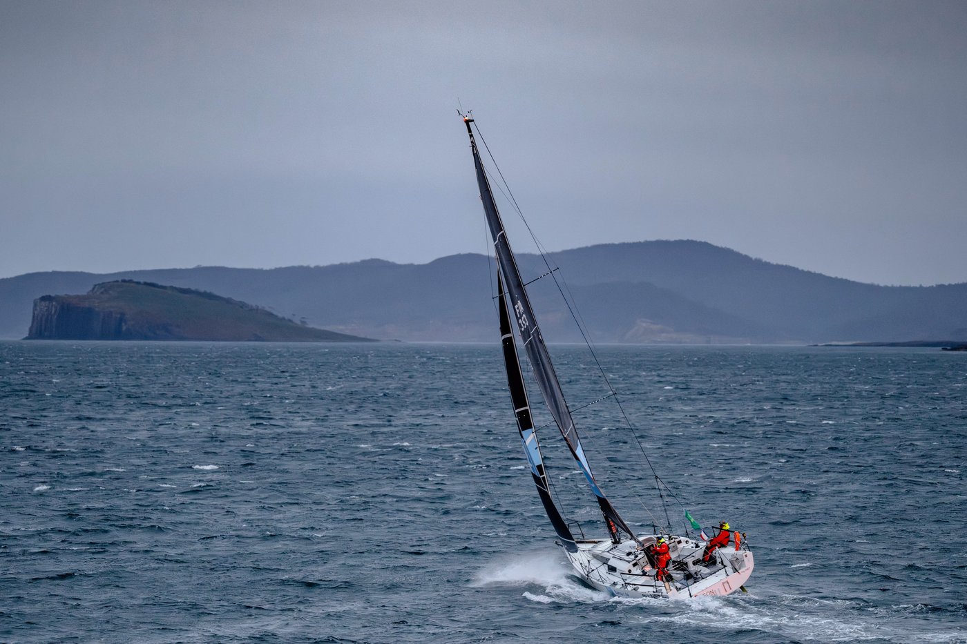 Two French sailors lose handicap honors in the Sydney to Hobart race for illegal sail use | iNFOnews.ca