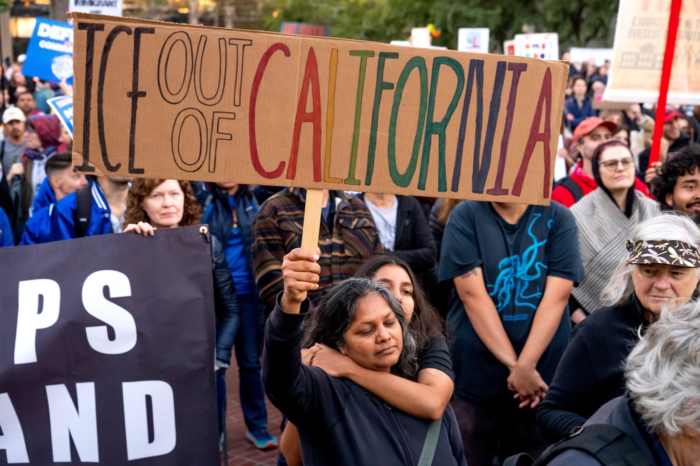 Photos of protesters pushing back on Trump’s plan to surge federal troops to San Francisco | iNFOnews.ca