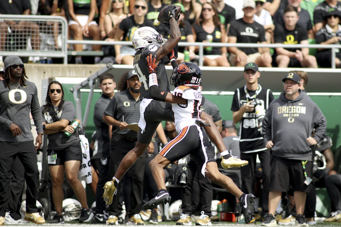 Moore throws career-best 4 TDs and No. 6 Oregon beats rival Oregon State 41-7 | iNFOnews.ca Moore throws career-best 4 TDs and No. 6 Oregon beats rival Oregon State 41-7 | iNFOnews.ca