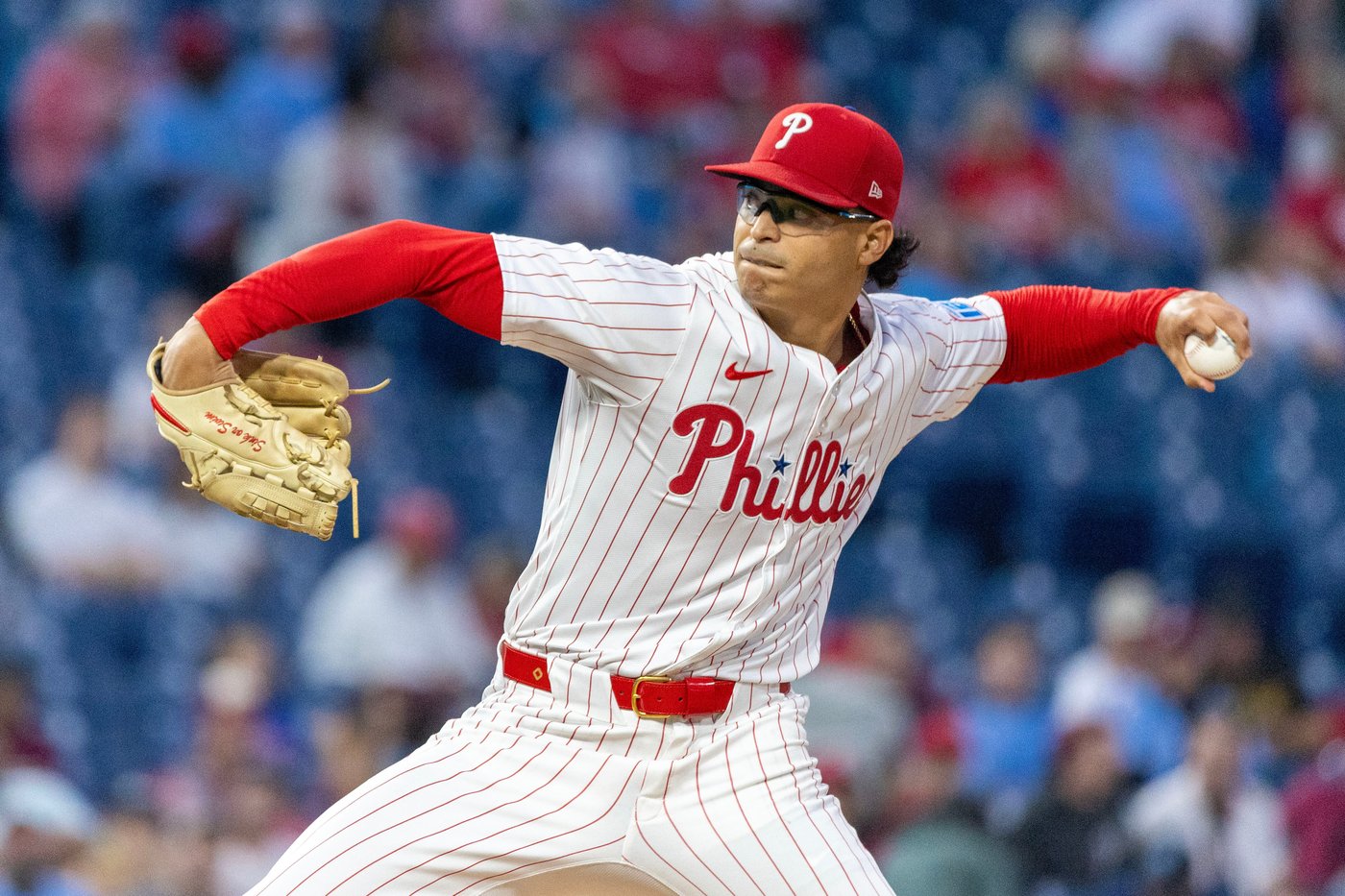 Phillies wrap up a 1st-round bye, hitting a team-record 8 homers to rout the Marlins | iNFOnews.ca