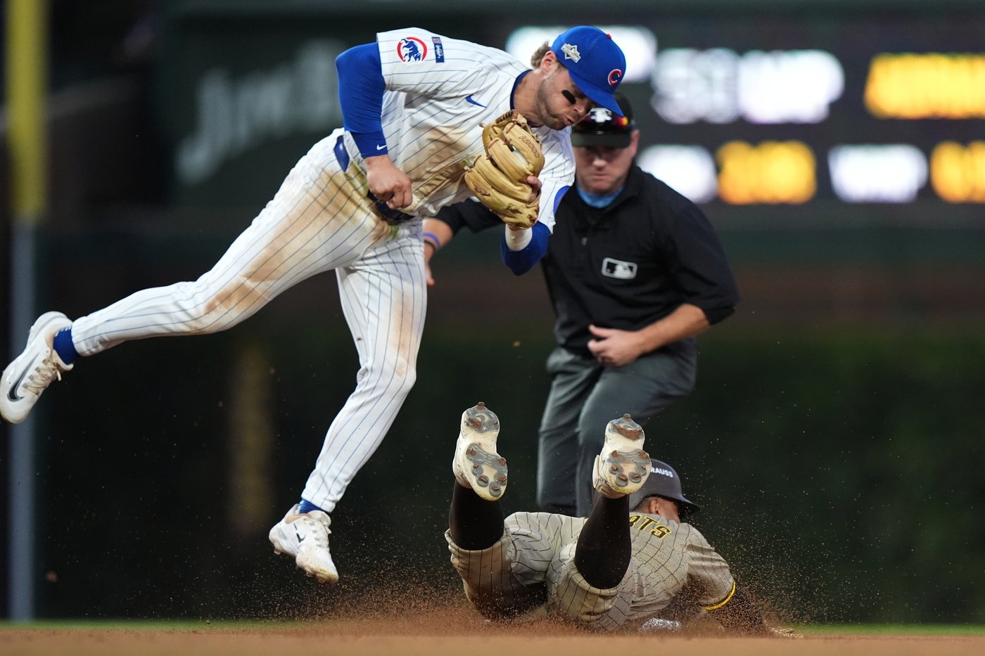 Dansby Swanson leads stellar defensive performance for Cubs in NL Wild Card Series | iNFOnews.ca