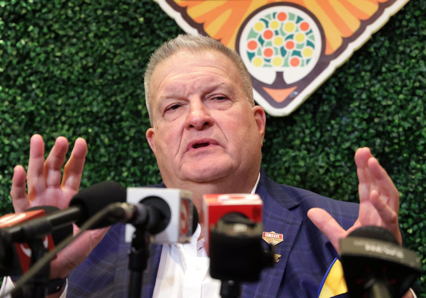 Michigan interim coach Biff Poggi wants to keep the job beyond bowl game and 'fix this program' | iNFOnews.ca