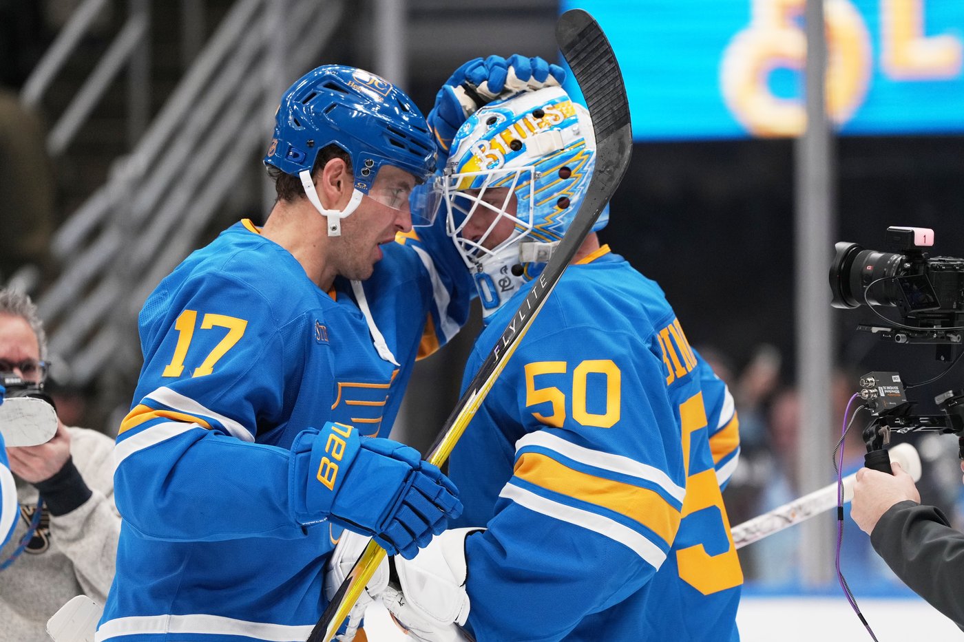 Binnington makes 25 saves for 1st shutout of the season, Blues beat Canadiens 2-0s | iNFOnews.ca
