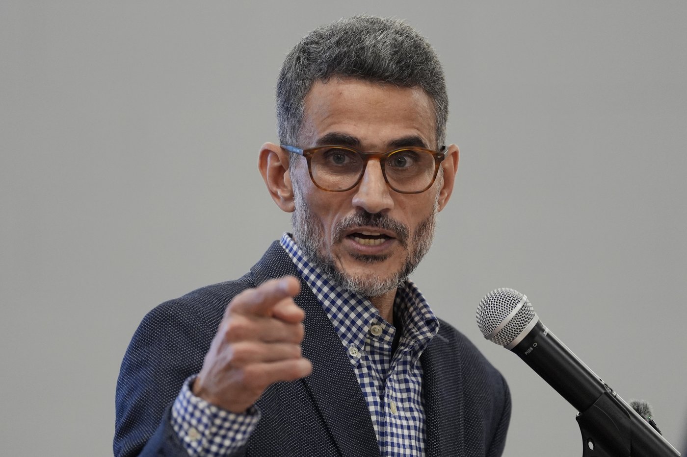 Tears of joy as Egyptian immigrant and Cincinnati chaplain is released from detention | iNFOnews.ca