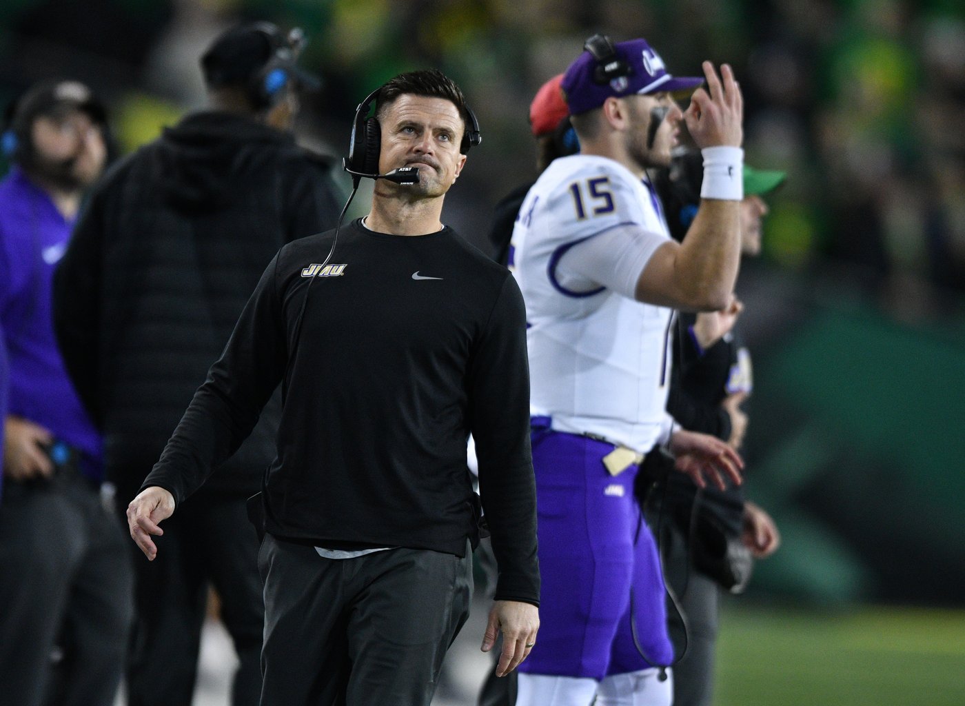 No. 5 Oregon beats No. 19 James Madison 51-34 in College Football Playoff opener | iNFOnews.ca