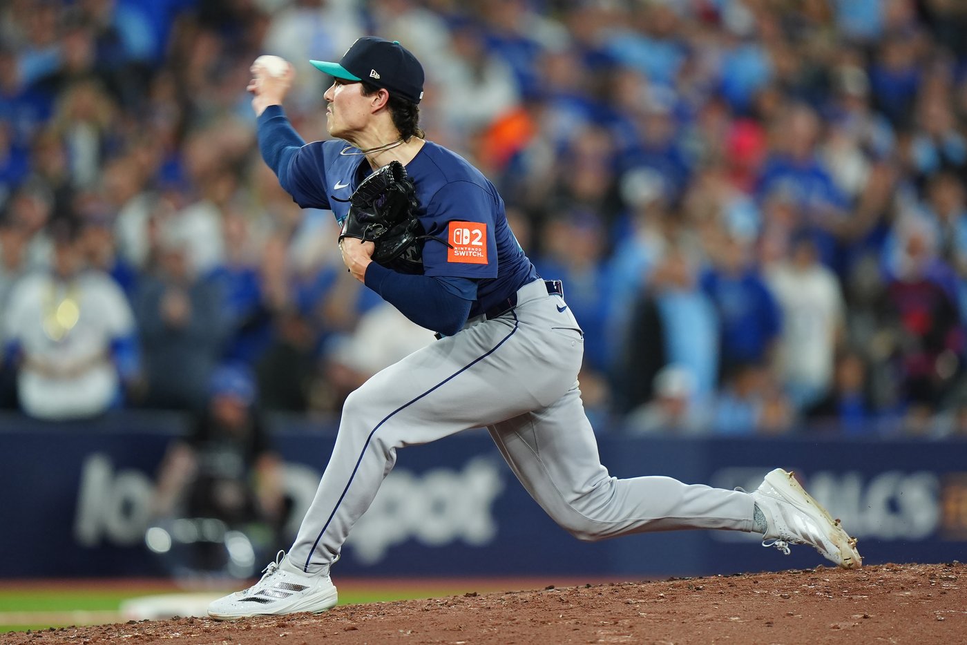 Photo Gallery: Blue Jays advance to World Series with 4-3 win over the Mariners | iNFOnews.ca