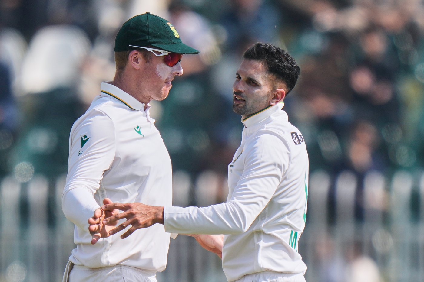 Maharaj takes 7 wickets as South Africa dismisses Pakistan for 333 in 2nd cricket test | iNFOnews.ca Maharaj takes 7 wickets as South Africa dismisses Pakistan for 333 in 2nd cricket test | iNFOnews.ca