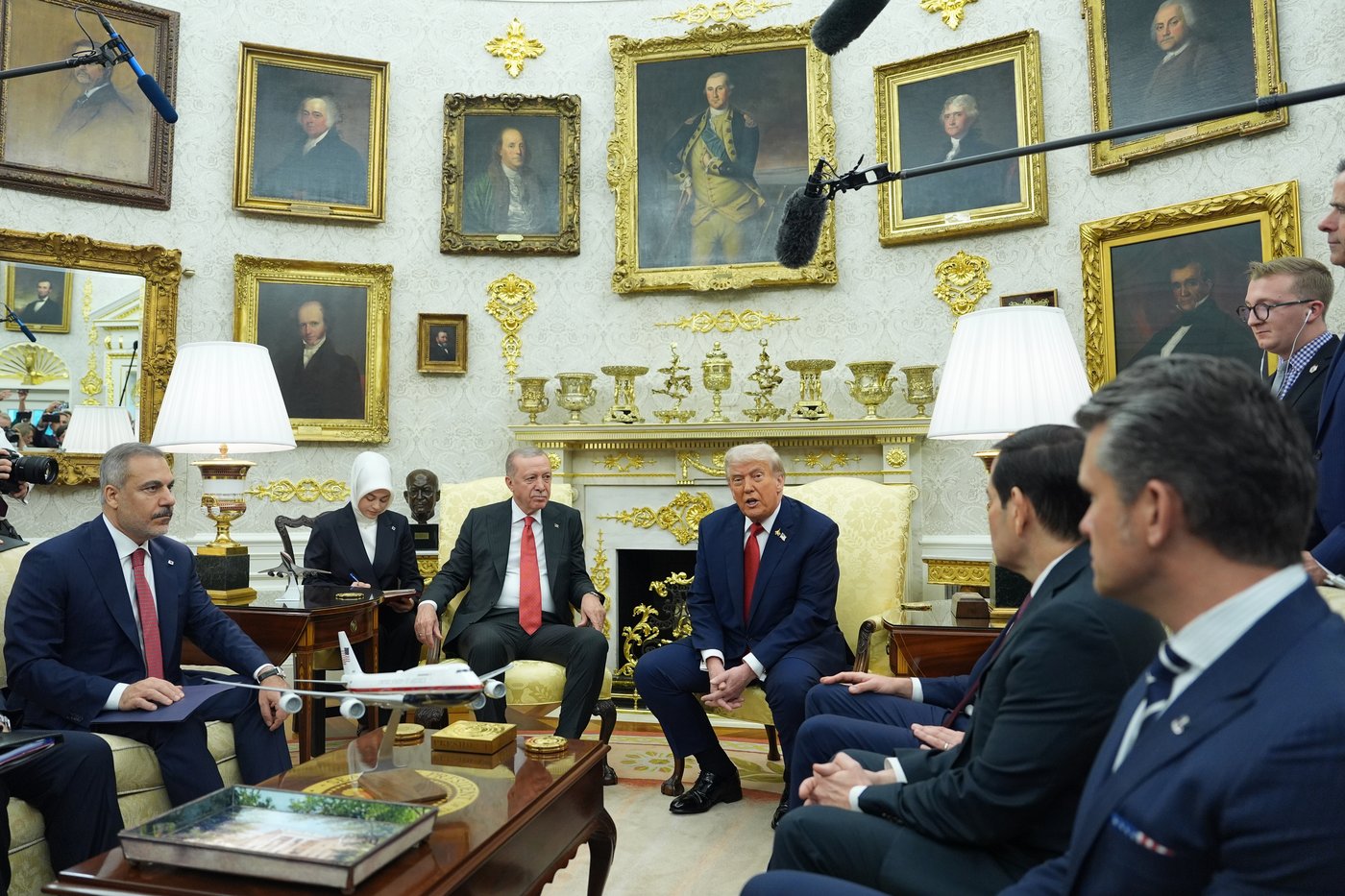 Trump hosts Turkey's Erdogan at the US considers lifting a ban on F-35 sales to the NATO ally | iNFOnews.ca
