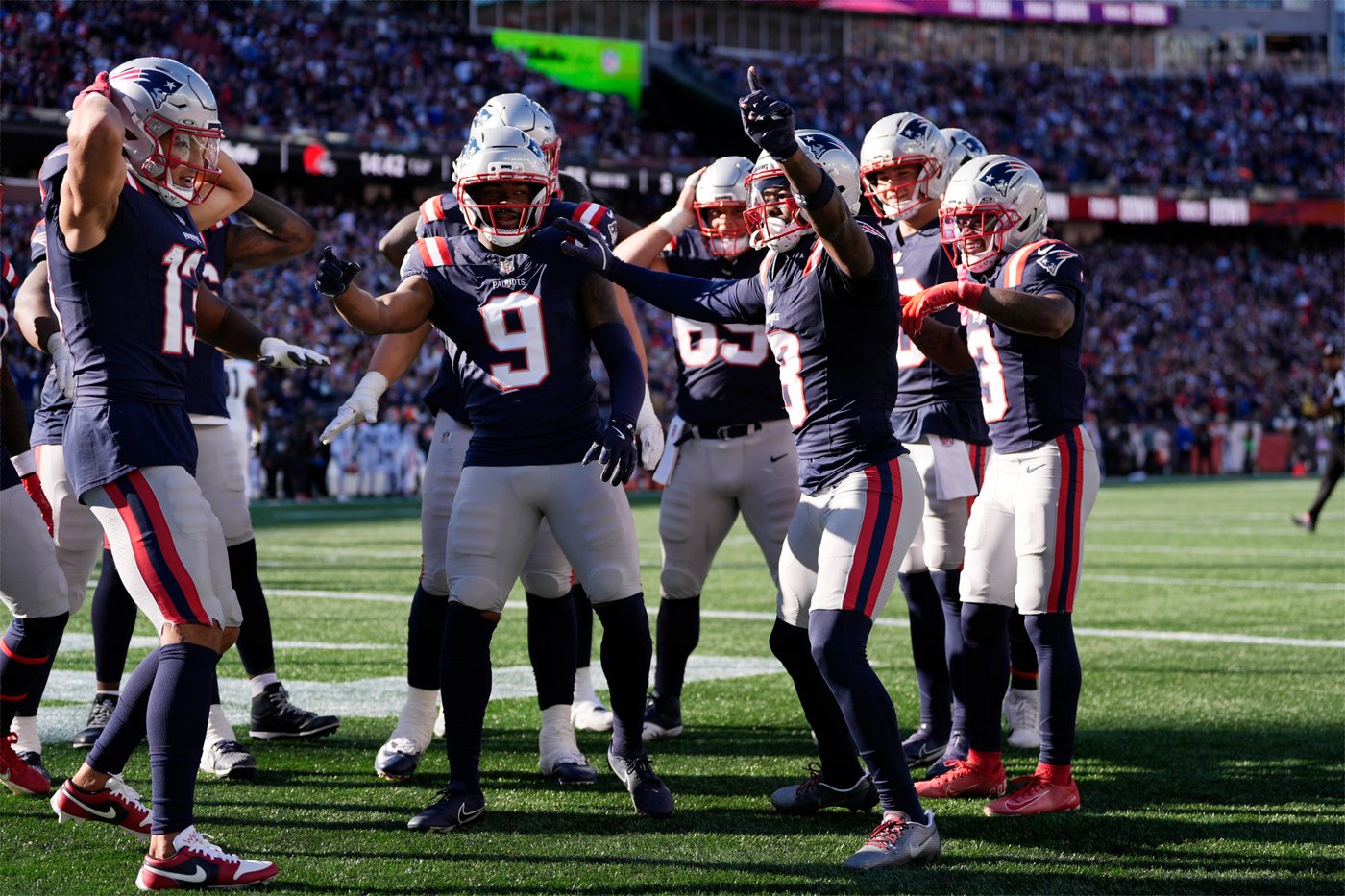 Drake Maye throws 3 TDs as Patriots overcome Myles Garrett's 5-sack game in 32-13 win over Browns | iNFOnews.ca Drake Maye throws 3 TDs as Patriots overcome Myles Garrett's 5-sack game in 32-13 win over Browns | iNFOnews.ca