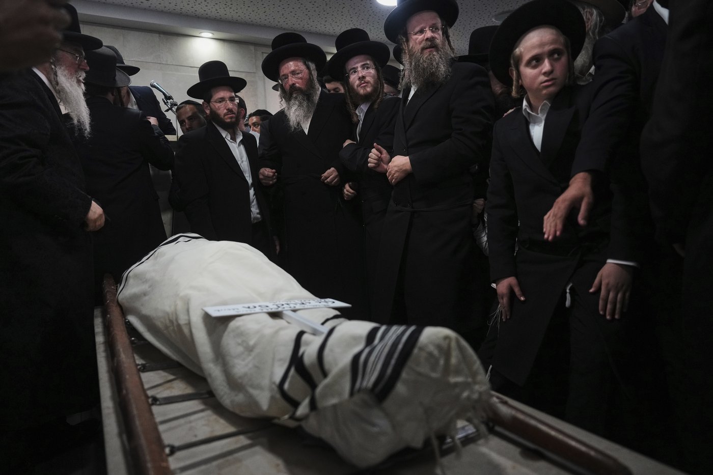 Palestinian gunmen kill 6 people in attack on Jerusalem bus stop | iNFOnews.ca